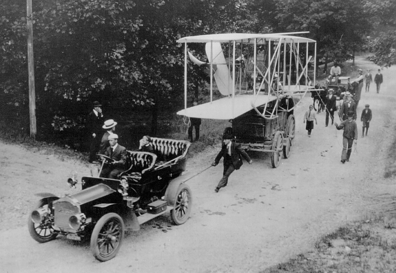 Illustration for article titled Behold the Weird Glory of Airplanes Driving on Roads